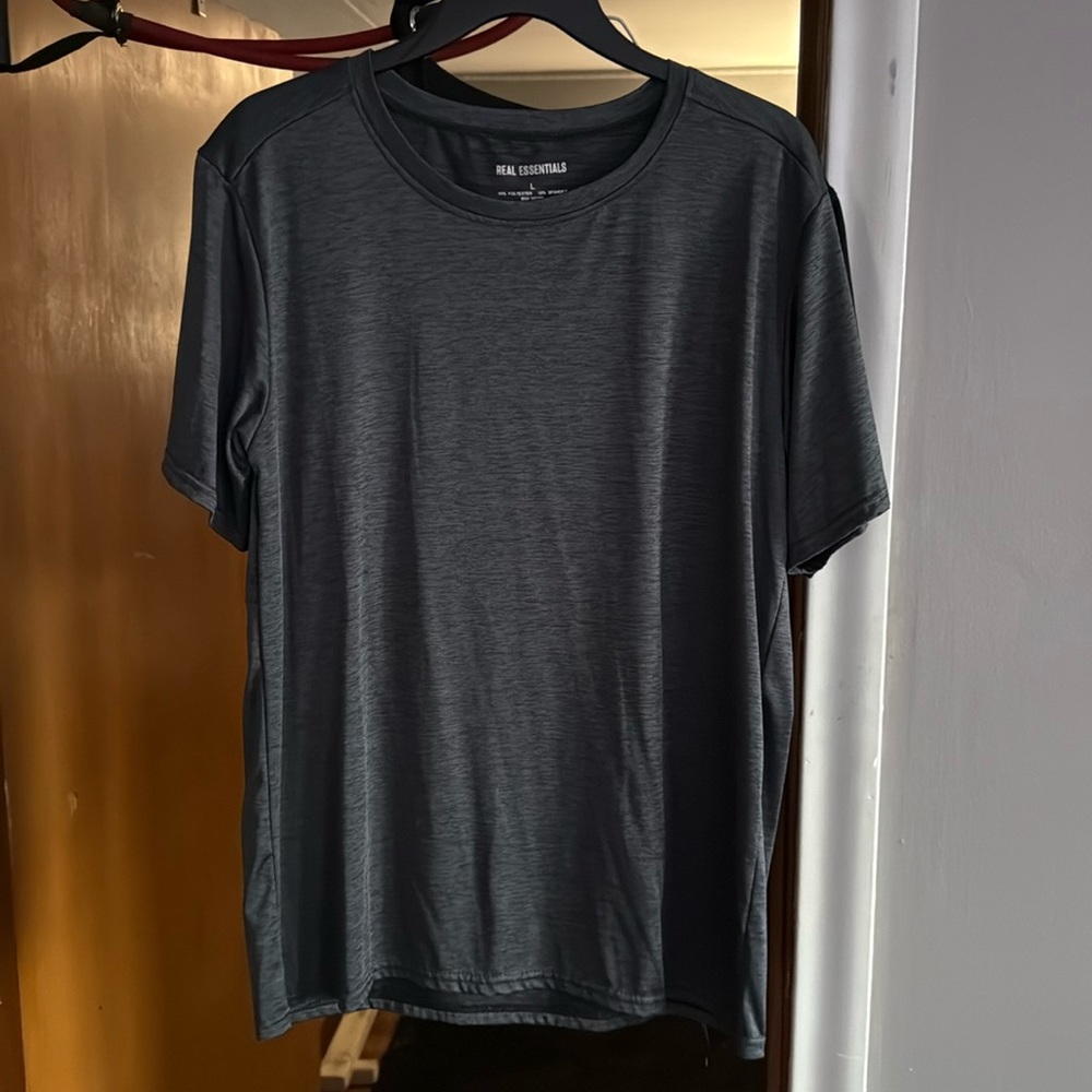 REAL ESSENTIALS ATHLETIC TSHIRT - SIZE LARGE